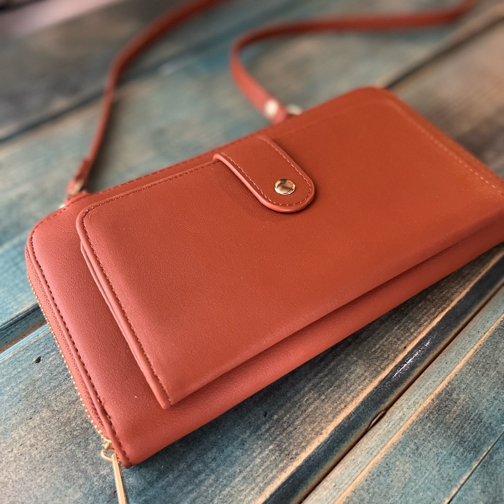 Crossbody wallet